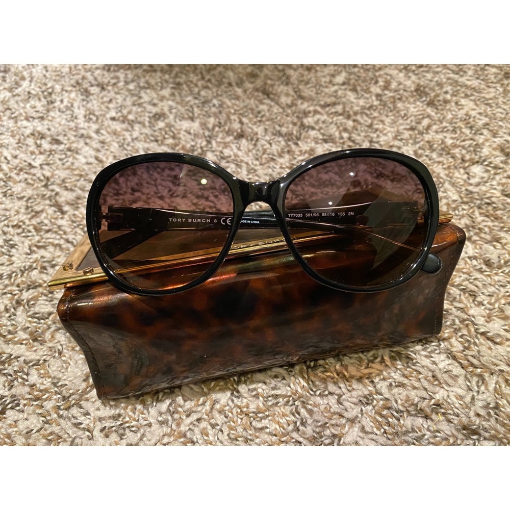 USED Tory Burch Rounded Sunglasses